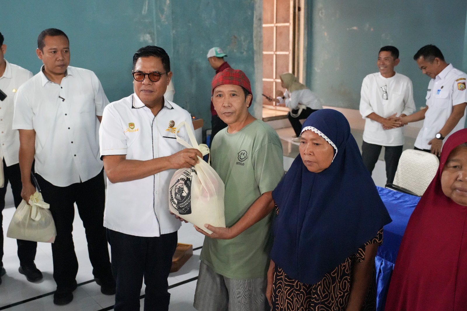 Bupati H.Iron Launching Paket  Bantuan Sosial
